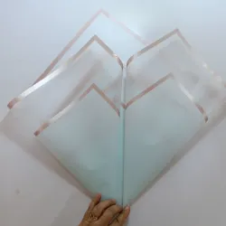 Papel coreano blanco y azul con bordes dorados