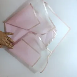 Papel coreano blanco y rosado con bordes dorados