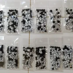 Paqueticos surtidos en negro y blanco 🖤🤍💀☮️
