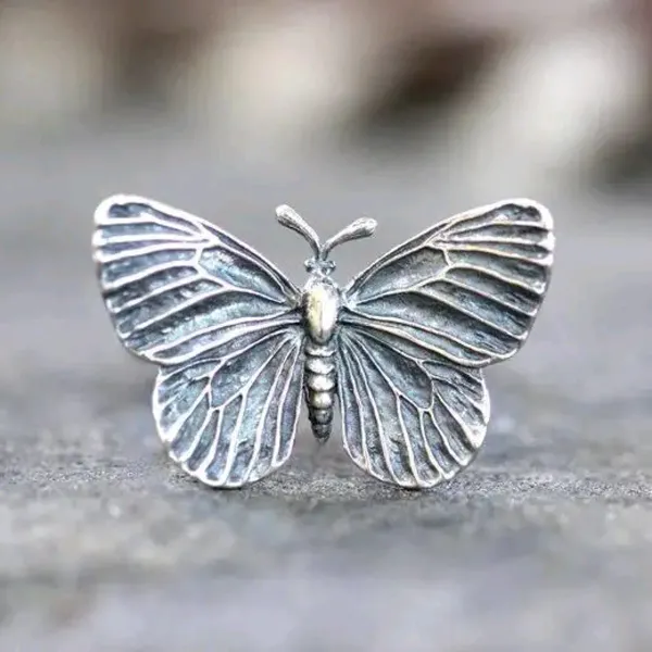 Descubre la elegancia de Pandora en nuestra tienda online. Ofrecemos una amplia y original selección de prendas y accesorios que reflejan tú estilo único...
Haz brillar tu personalidad 💫