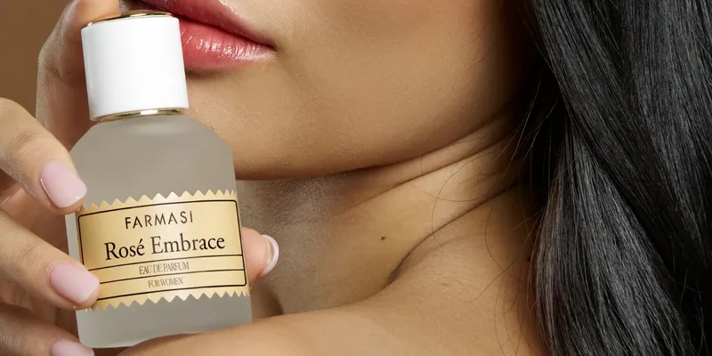 Eau de Parfum Rosé Embrace para mujer