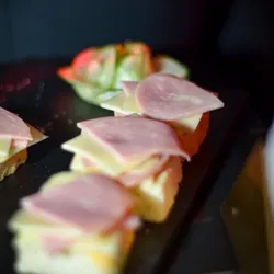 Tapas Jamón Turco y Queso Gouda