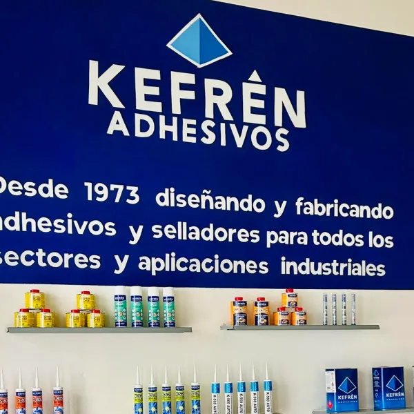 Somos distribuidores directos de KEFREN. Fábrica española ubicada en Alicante, con más de 50 años de experiencia en la fabricación de adhesivos y selladores para todos los sectores y aplicaciones industriales. 