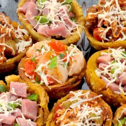 Tostones Rellenos con  Tomate