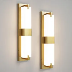 Lampara dorada de pared 