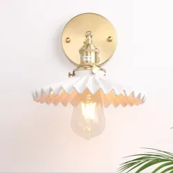 Vintage Wall Sconce con lámpara cerámica de plisado blanco de 180 grados de escobillas ajustables de vidrio, lámpara de pared con un interruptor para la puerta del dormitorio de noche.