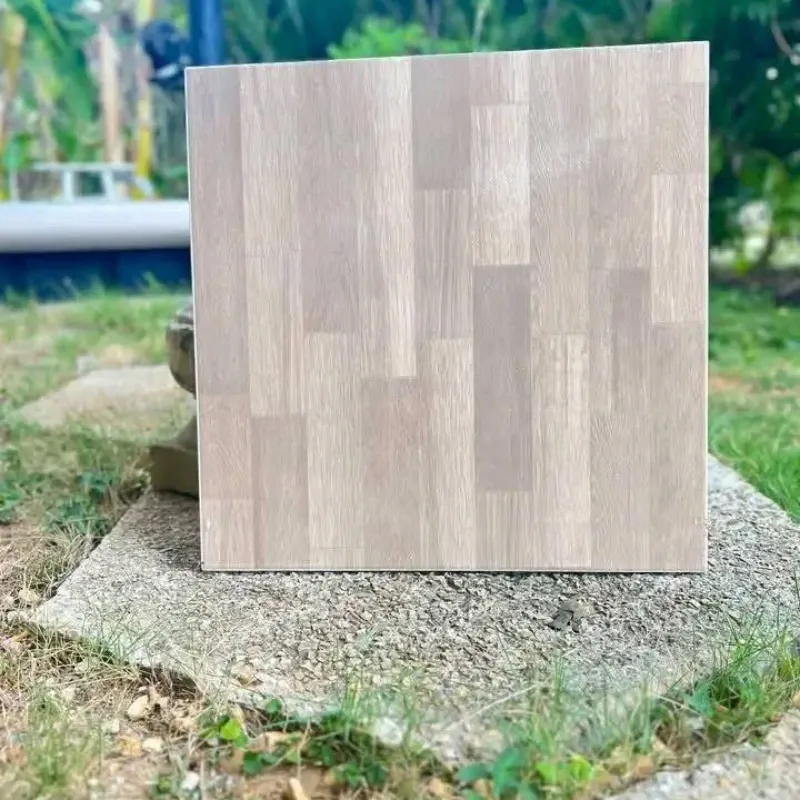 CERÁMICA  43X43 CM MADERATO