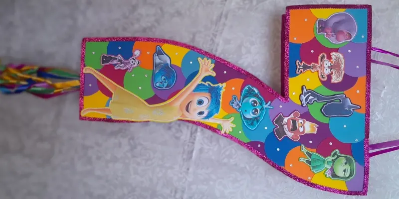 Piñata de número Intensamente