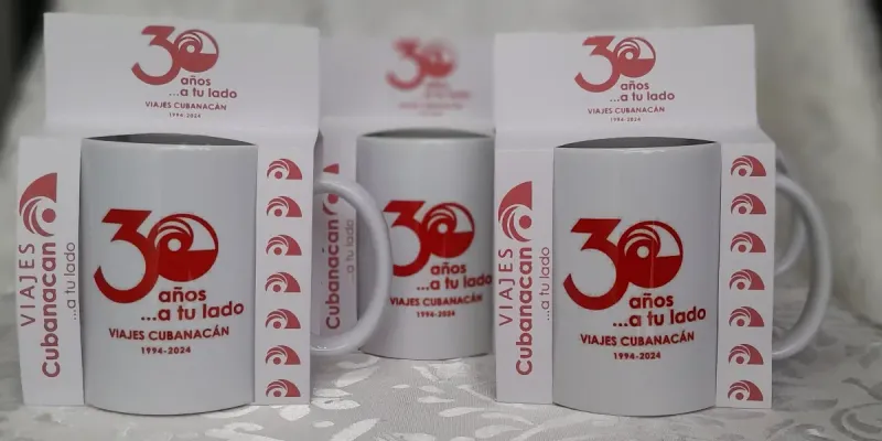 Taza corporativa (empresa) con empaque