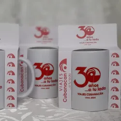 Taza corporativa (empresa) con empaque
