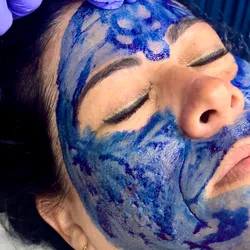 FACIAL CON MASAJE Y MASCARILLAS