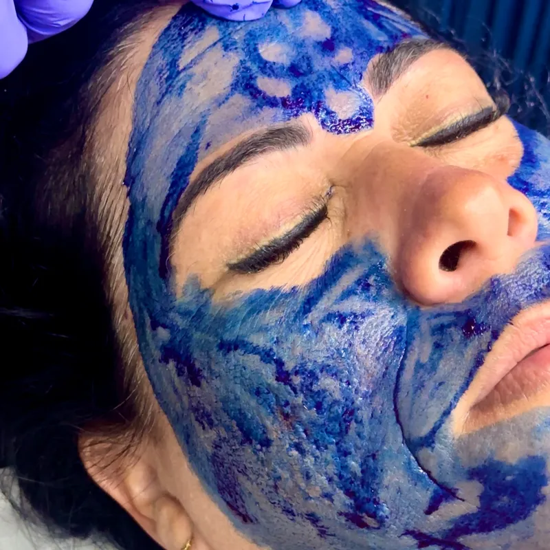 FACIAL CON MASAJE Y MASCARILLAS