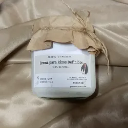 Crema de peinar para definir rizos