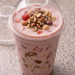 Batido Fit de fresas🍓 yogurt natural de fresa, leche, proteína, mantequilla de maní, frutos secos, avena, miel