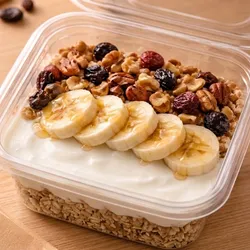 Lonche de Banana, proteína,crema de banana, frutos secos, pasas y miel