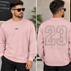 Abrigo de hombre colo rosa con detalles de piedras detras