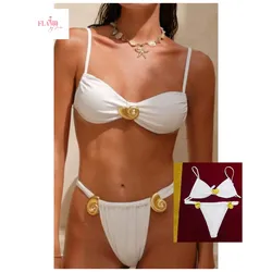 Bikini color blanco con caracoles dorados