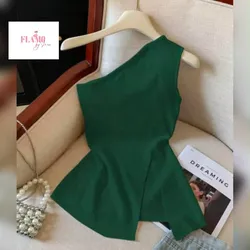 Blusa de un hombro asimetrica color verde