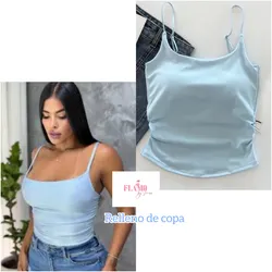 Camiseta basica fruncida color azul trae relleno de copa