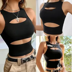 Camiseta negra con aberturas