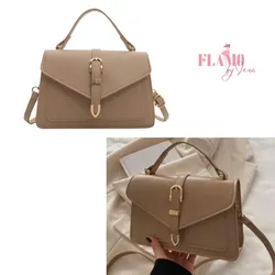 Cartera color beige detalles dorados
