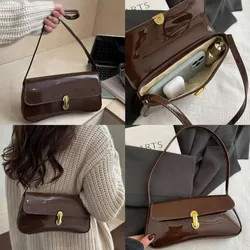 Cartera color marrón oscuro broche dorado