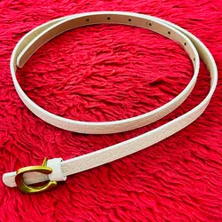 Cinto fino color blanco  detalle dorado estilo Celine