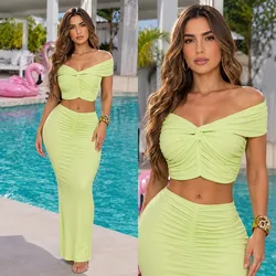 Conjunto de saya y blusa color verde