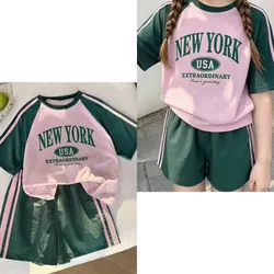 Conjunto de short y pulover verde y rosado