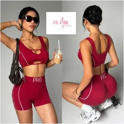 Conjunto de top y licra corta deportivo letras blancas