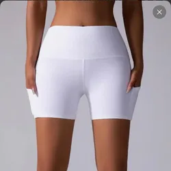 Licra corta color blanco con bolsillos