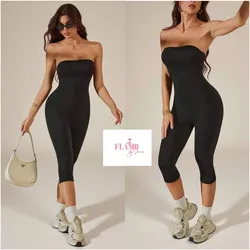 Mono capri color negro ajustado al cuerpo