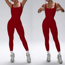 Mono color rojo ajustado al cuerpo levanta glúteos