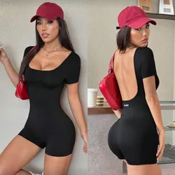 Mono corto color negro espalda descubierta