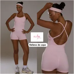 Mono corto color rosa con relleno de copa tiras cruzada detras ajustables
