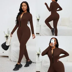 Mono largo color marrón con ziper ajustado al cuerpo