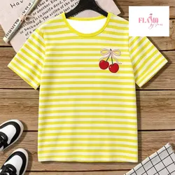 Pulover de rayas blanco y amarillo detalle de cereza