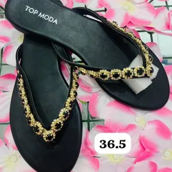 Sandalias color negro con detalles dorados y piedras #36.5