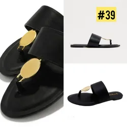 Sandalias color negro detalle dorado #39