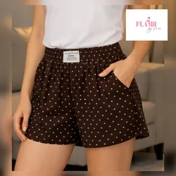 Short casual color marron lunares blancos