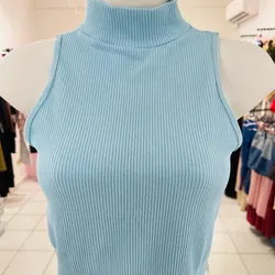 Top basico de cuello alto color azul