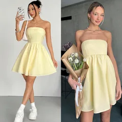 Vestido color amarillo sin tirantes estilo princesa