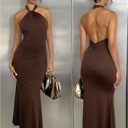 Vestido color marron amarre al cuello estilo sirena com fruncido detrás