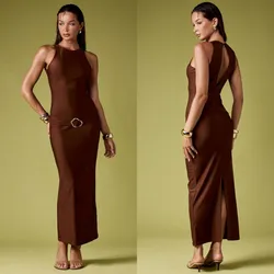 Vestido color marron elgante hebilla dorada abertura en la espalda