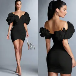 Vestido color negro fruncido mangas con vuelos elegante