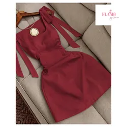 Vestido corto burdeos lazos en los hombros estilo princesa