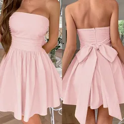 Vestido corto color rosa detalle de lazo detrás estilo princesa