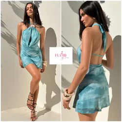 Vestido corto estampado amarre al cuello detalle dorado