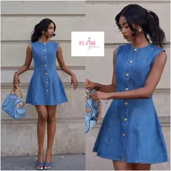 Vestido de mezclilla azul con botones estilo corte princesa