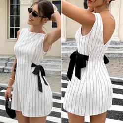 Vestido estampado a rayas con lazos negros a los laterales